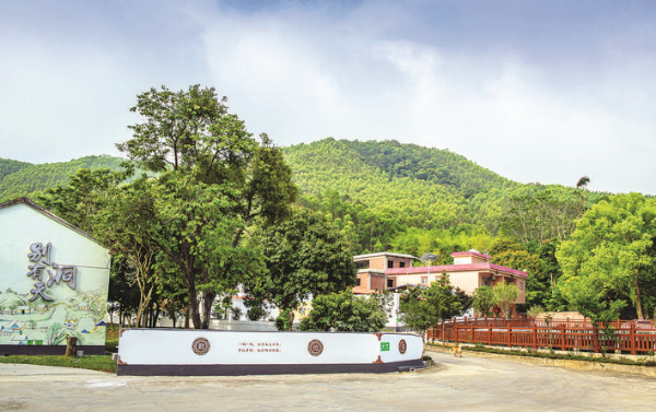     大力建設美麗鄉村，博羅柏塘小洞村越變越美，成為鄉村旅游“打卡點”。惠州日報記者鐘暢新 攝