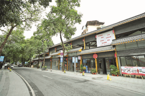     今年我市將開工改造132個(gè)城鎮(zhèn)老舊小區(qū)。這是微改造后的市區(qū)祝屋巷。惠州日報(bào)記者楊建業(yè) 攝