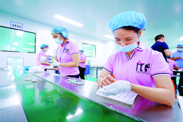     盡管當前疫情反復，但惠州產業轉移工業園區內仍處處可見火熱的生產景象。
