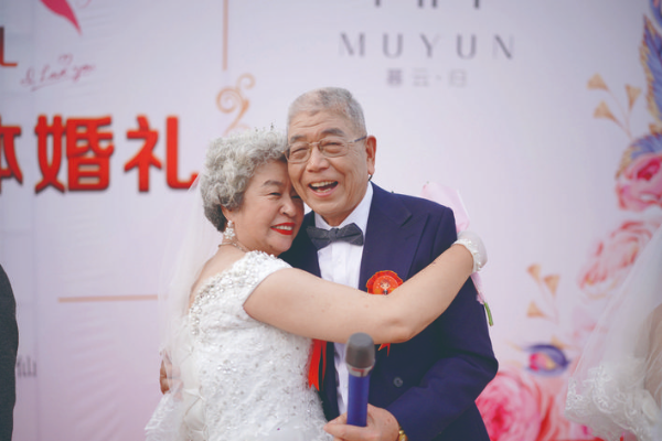     李成集、劉亞哲夫妻：我們特別高興有這個機會，展示我們的幸福。