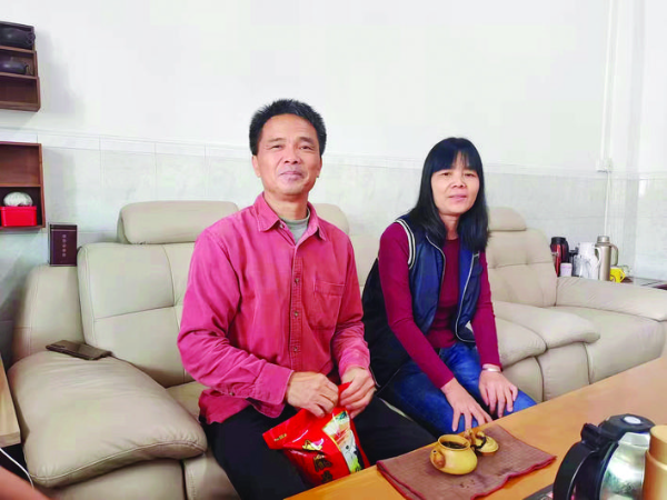     郭秋平夫妻守望相助33年。