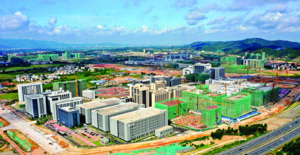     航拍初具建設規模的中韓（惠州）產業園?；葜萑請笥浾呃钏蓹?實習生肖泓 攝