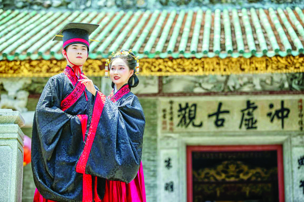     “緣定羅浮·2022羅浮山國潮情人節(jié)”活動(dòng)吸引青年男女來打卡。惠州日?qǐng)?bào)記者李燕文 通訊員李淵 攝