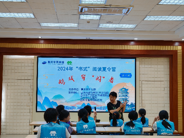 導師與營員破冰.jpg